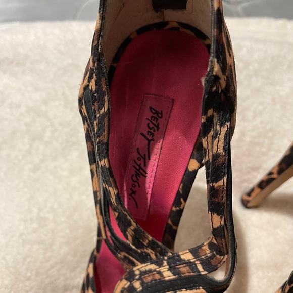 Betsy Johnson Leopard heels Sz 7 - Picture 4 of 7